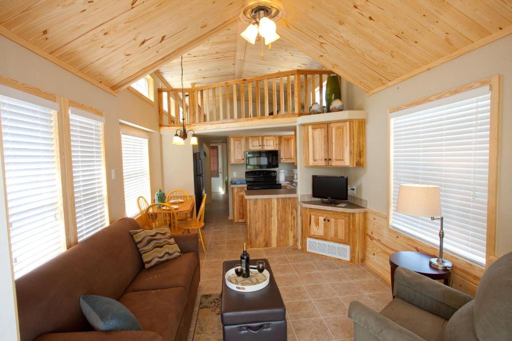 One-Bedroom Cottage with Loft - 6 People interior
