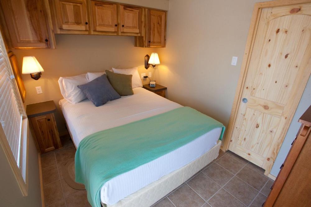 One-Bedroom Cottage with Loft - 6 People interior